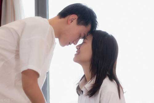 男人都是夸出來(lái)的！學(xué)會(huì)這三種技巧激發(fā)他愛(ài)你的動(dòng)力