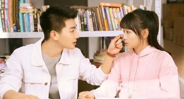 如何科學(xué)地識別男人的好感信號，避免自己在感情里“會錯意”？